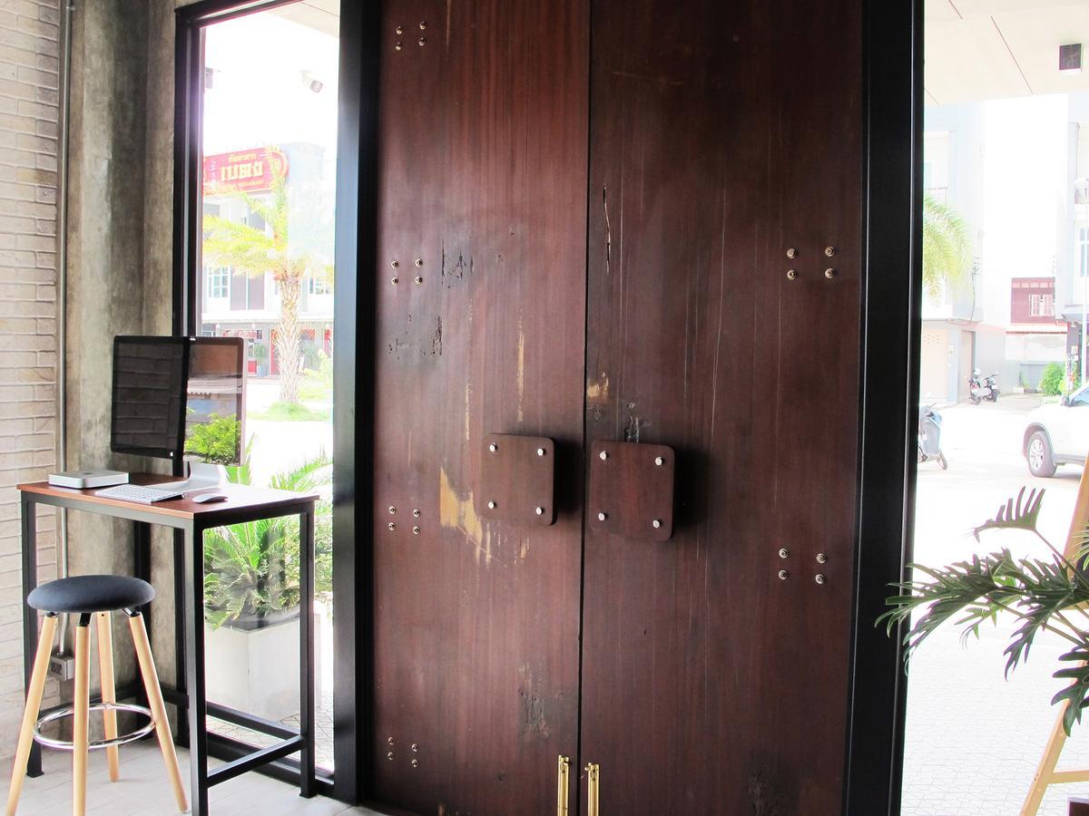 The Plug Hotel Nakhon Si Thammarat Exterior photo